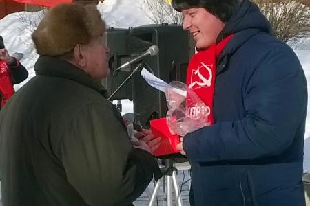 Коммунисты города Иваново отметили День Советской Армии