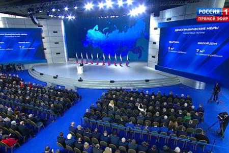 ​«Гостинно-дворовое» послание Путина: попытка выправить падающие рейтинги и угрозы заокеанскому соседу​