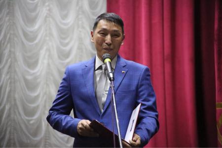 При полном аншлаге на сцене актового зала центра Тувинской культуры прошел концерт, посвященный пятилетию со дня образования ансамбля ветеранов КПРФ «Седой да молодой»