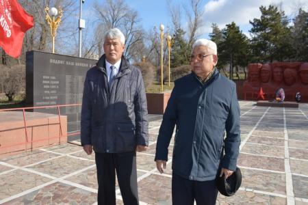 Коммунисты Калмыкии в канун 101-й годовщины со дня создания Красной Армии и Военно-Морского Флота провели ряд мероприятий
