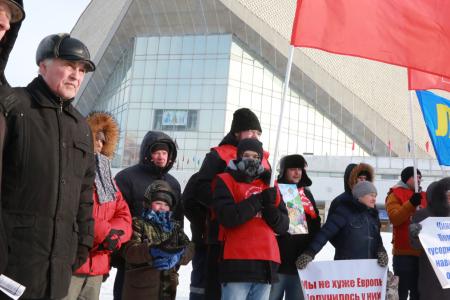 Коммунисты Омска приняли участие в акции "Россия - не помойка"