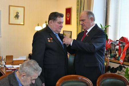 Г.А. Зюганов наградил земляков-орловцев памятными медалями ЦК КПРФ в честь 140-летия И.В. Сталина