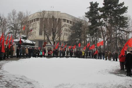 В Симферополе состоялся митинг, посвященный 101-й годовщине создания Красной Армии и Военно-Морского Флота