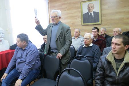 В Тамбове депутаты отчитались перед коммунистами