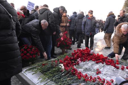 «Не сдерживали слез»: Сотни новосибирцев почтили память воинов, погибших в Афганистане