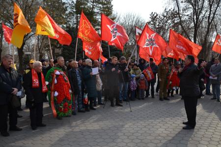 В Астрахани состоялся митинг в честь Дня Советской Армии и Военно-Морского Флота