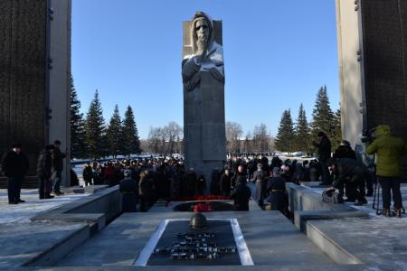 «Не сдерживали слез»: Сотни новосибирцев почтили память воинов, погибших в Афганистане