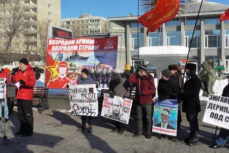 Саратовцы отметили День Советской Армии и Военно-Морского Флота 