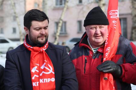 Коммунисты Тувы провели митинг в честь 23 февраля