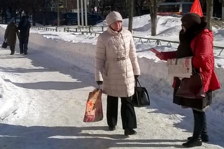 Коммунисты города Иваново отметили День Советской Армии