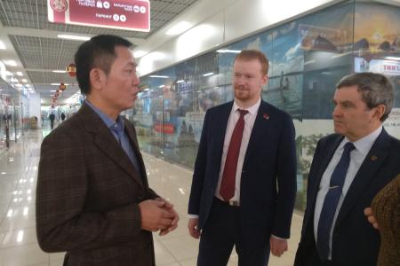 Депутаты КПРФ посетили многофункциональный центр "Ханой - Москва"