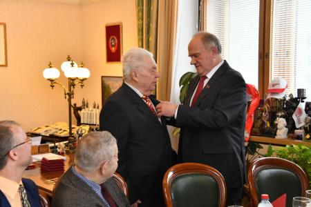 Г.А. Зюганов наградил земляков-орловцев памятными медалями ЦК КПРФ в честь 140-летия И.В. Сталина
