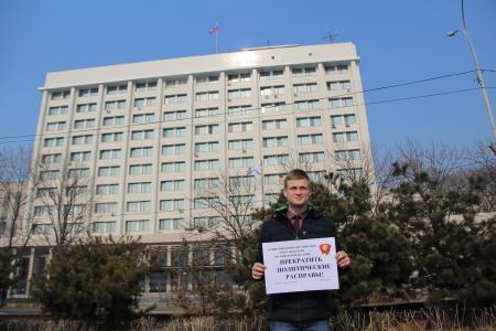 Комсомольцы Приморского края  провели серию одиночных пикетов в поддержку Г.А. Зюганова во Владивостоке
