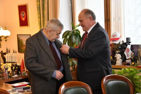Г.А. Зюганов наградил земляков-орловцев памятными медалями ЦК КПРФ в честь 140-летия И.В. Сталина