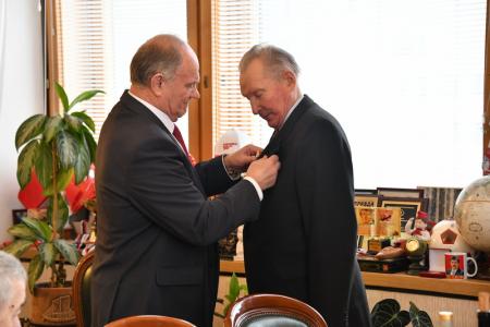 Г.А. Зюганов наградил земляков-орловцев памятными медалями ЦК КПРФ в честь 140-летия И.В. Сталина