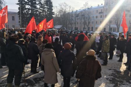 На митинге против мусорной реформы в Ульяновске народ призвал отправить губернатора Морозова в отставку