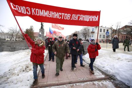 Коммунисты Луганска провели митинг в честь 101-й годовщины создания Красной Армии