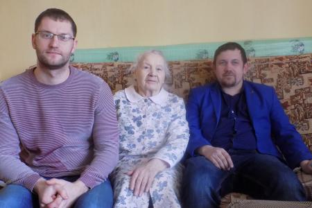 Сергей Гаврилов вместе с воронежскими комсомольцами поздравил ветеранов с 23 февраля