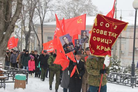 В Симферополе состоялся митинг, посвященный 101-й годовщине создания Красной Армии и Военно-Морского Флота