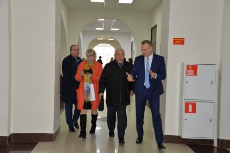 Н.М. Харитонов осуществил  рабочие поездки  в  города  Армавир и Новокубанск, а также посетил школу Гулькевичского района Краснодарского края