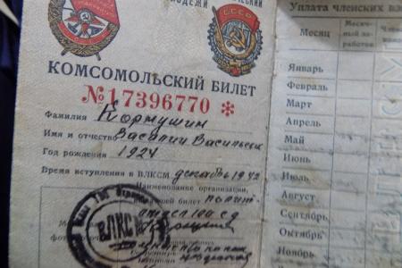 Сергей Гаврилов вместе с воронежскими комсомольцами поздравил ветеранов с 23 февраля