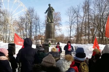 Коммунисты города Иваново отметили День Советской Армии