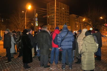 Жители Тамбова вышли на улицу, чтобы защитить городской сквер от застройки