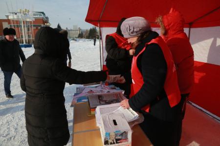 Коммунисты Омска приняли участие в акции "Россия - не помойка"
