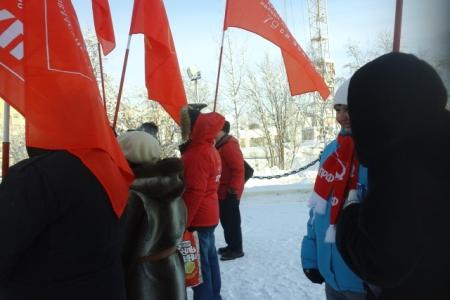 Ямало-Ненецкий автономный округ. В Салехарде прошел пикет в честь Дня Советской Армии и ВМФ