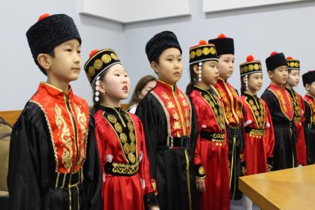 Первый секретарь Калмыцкого рескома КПРФ Николай Нуров приветствовал педагогов в Международный день родного языка