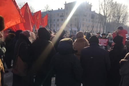 На митинге против мусорной реформы в Ульяновске народ призвал отправить губернатора Морозова в отставку