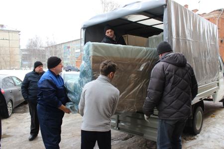 Владимирские коммунисты помогли многодетной семье приобрести мебель