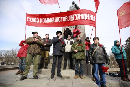 Коммунисты Луганска провели митинг в честь 101-й годовщины создания Красной Армии