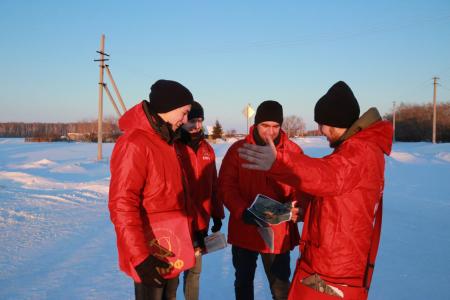 Омск. Обкомовский «Соболь» едет по сельским улицам 
