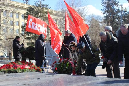 В преддверие годовщины создания Красной Армии, сталинградские коммунисты выразили поддержку Г.А. Зюганову