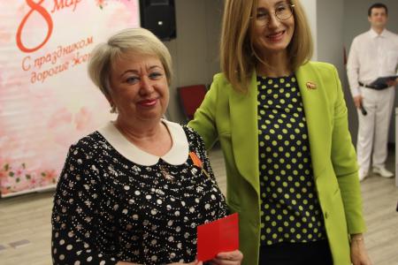 Награды ЦК КПРФ и цветы ярославским женщинам