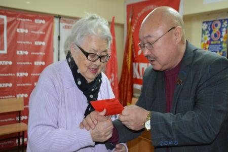 Коммунисты Калмыкии провели торжественное собрание, посвященное Международному женскому дню