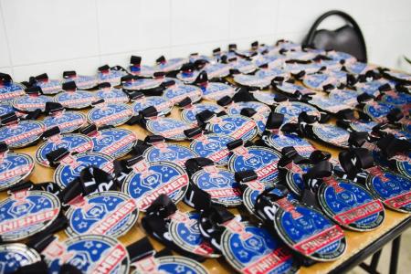 Москва. Спортивный клуб КПРФ провел массовый заплыв в бассейне