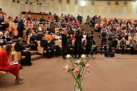 «Женщины вместе с мужчинами». В канун 8 марта в Госдуме прошел Всероссийский Женский Форум