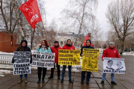 В Саратове прошли пикеты активистов Фрунзенского райкома КПРФ