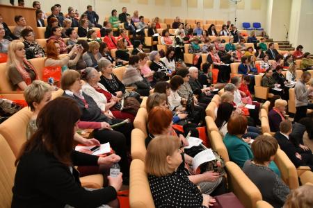«Женщины вместе с мужчинами». В канун 8 марта в Госдуме прошел Всероссийский Женский Форум