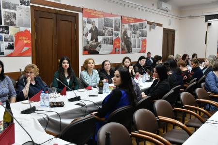 Г.А. Зюганов поздравил с Международным женским днем сотрудниц аппарата ЦК КПРФ и фракции КПРФ в Госдуме