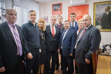 Губернатор-коммунист Сергей Левченко прибыл на открытие Универсиады-­2019 в Красноярск