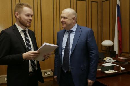 Депутат Госдумы Анатолий Бифов наградил лауреатов студенческого конкурса «Знакомство с Российским Кавказом»