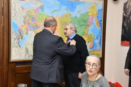 Г.А. Зюганов наградил потомков полководцев СССР памятными медалями ЦК КПРФ