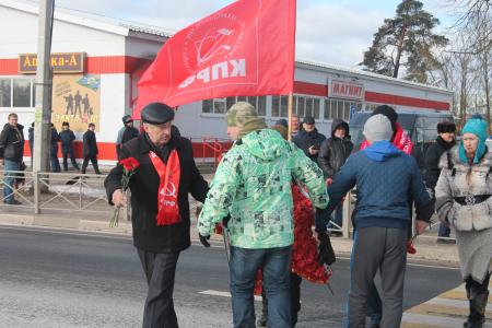 Псков. Коммунисты почтили память десантников 6-й роты