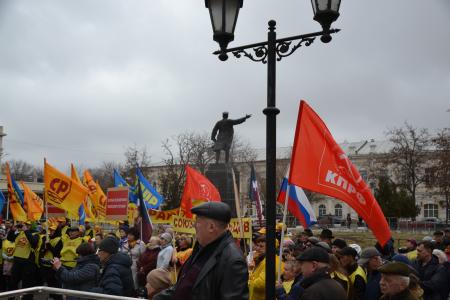 Астраханские коммунисты выступили за возвращение льгот