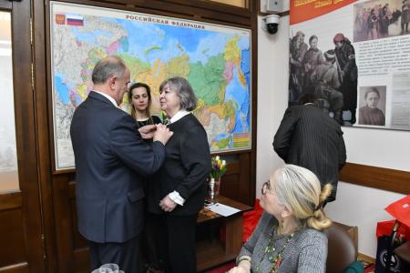 Г.А. Зюганов наградил потомков полководцев СССР памятными медалями ЦК КПРФ