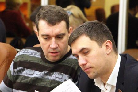 Саратовская область. Депутаты–коммунисты предложили чиновникам областного правительства умерить свои аппетиты