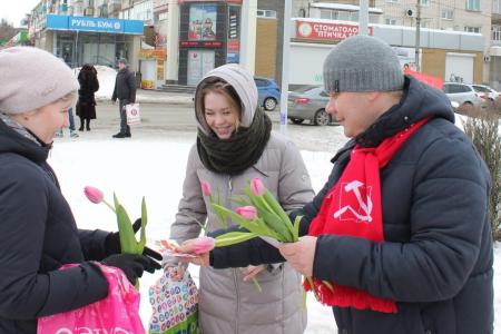 Нижегородские коммунисты поздравляют с Международным женским днём!